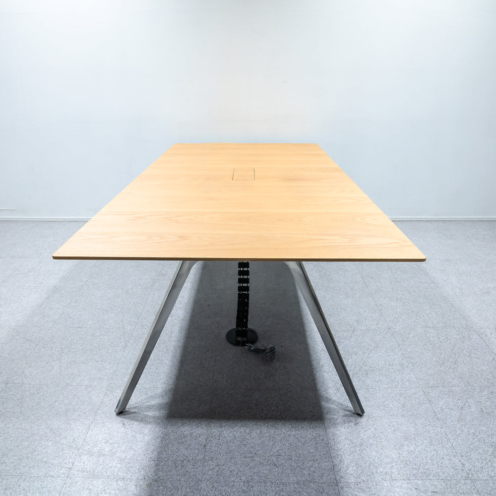 Cassina ixc. / JOY