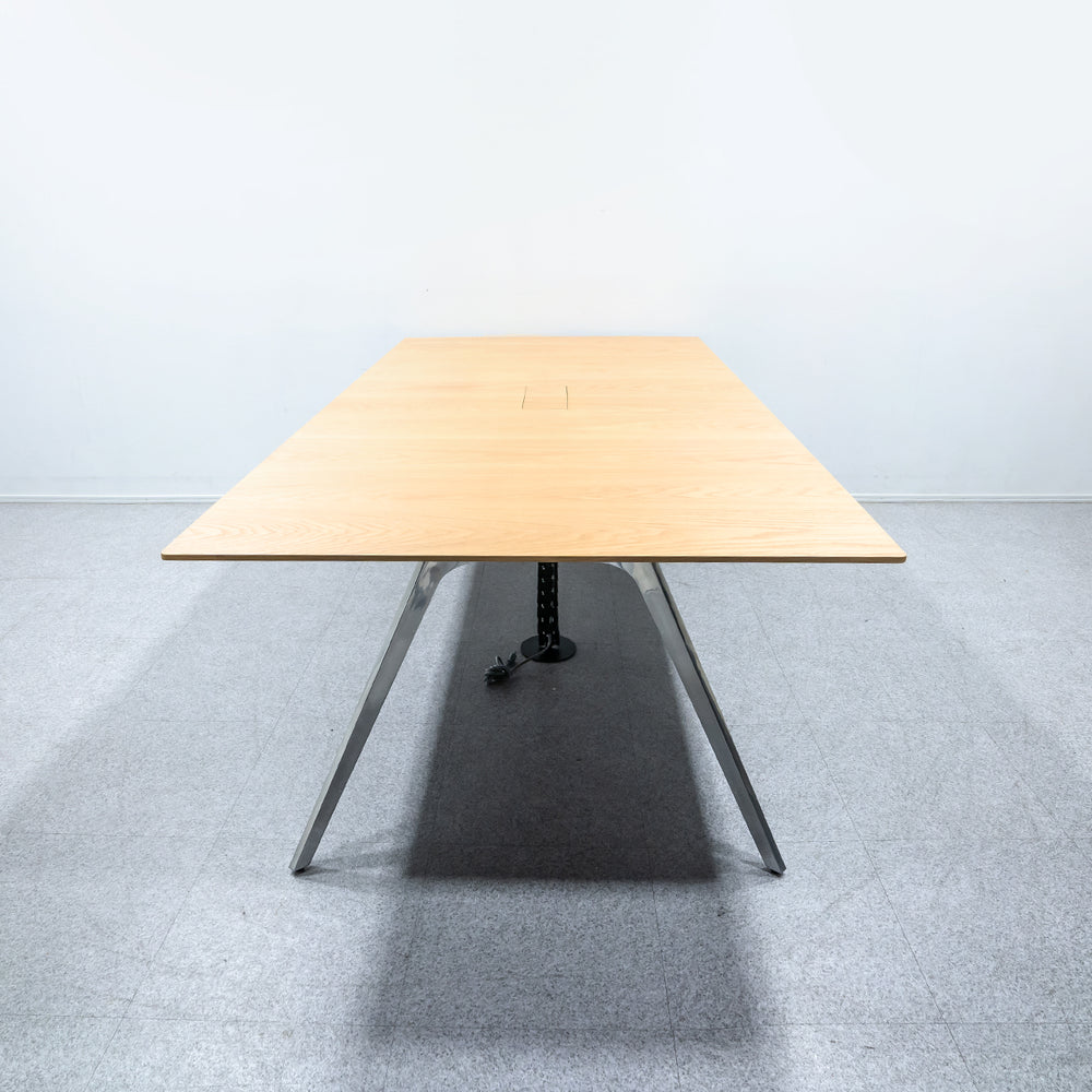 Cassina ixc. / JOY