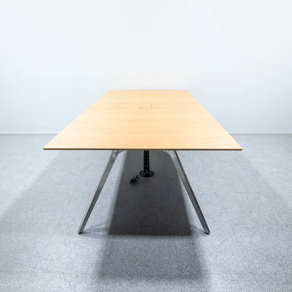 Cassina ixc. / JOY