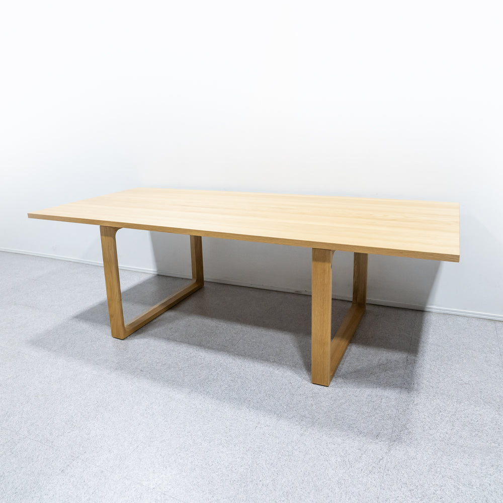 FRITZ HANSEN / ESSAY CM23