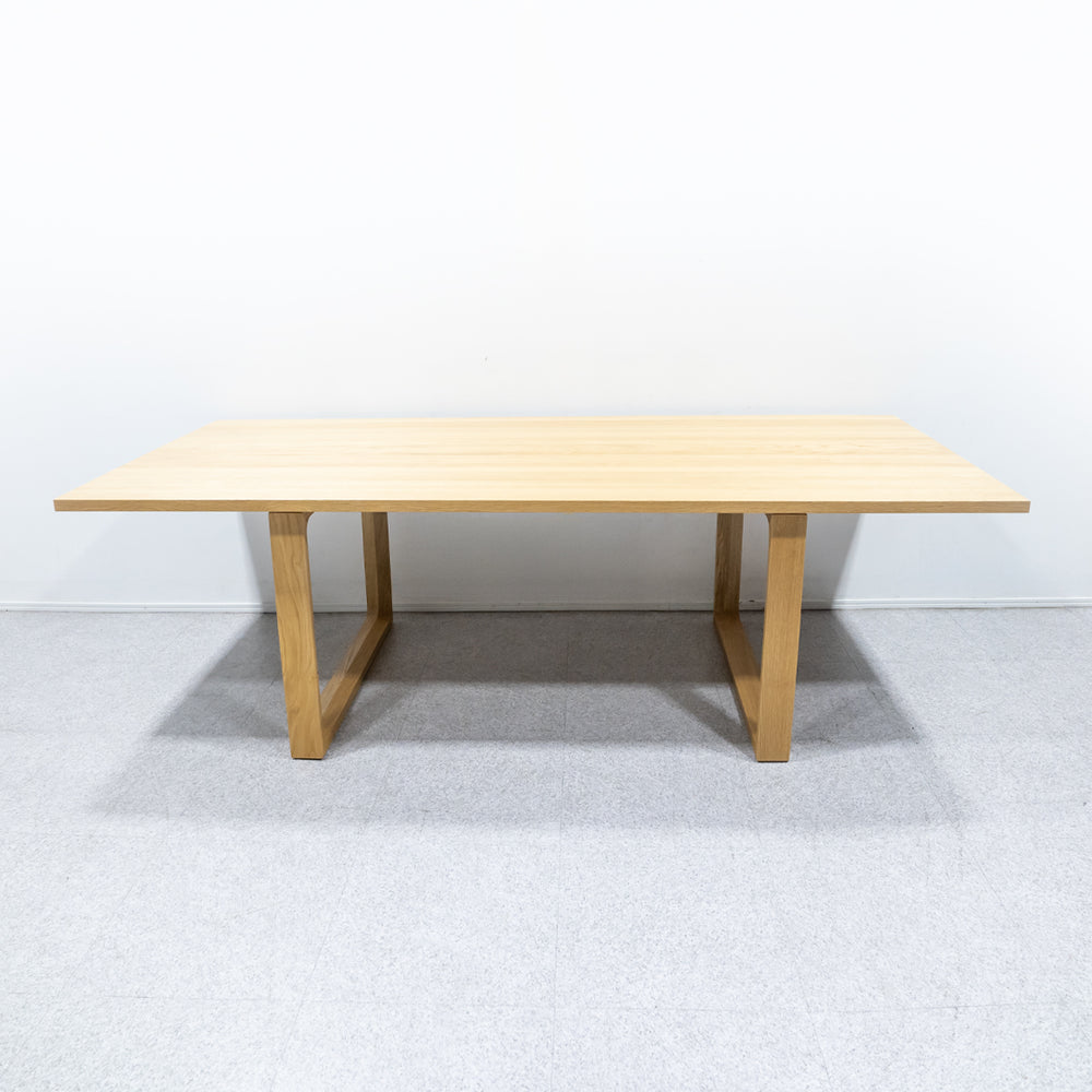 FRITZ HANSEN / ESSAY CM23