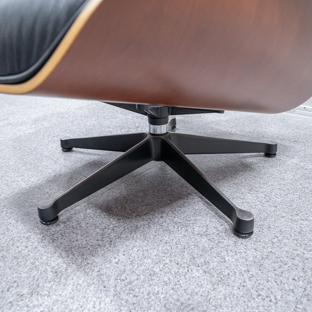 Vitra / Lounge Chair & Ottoman