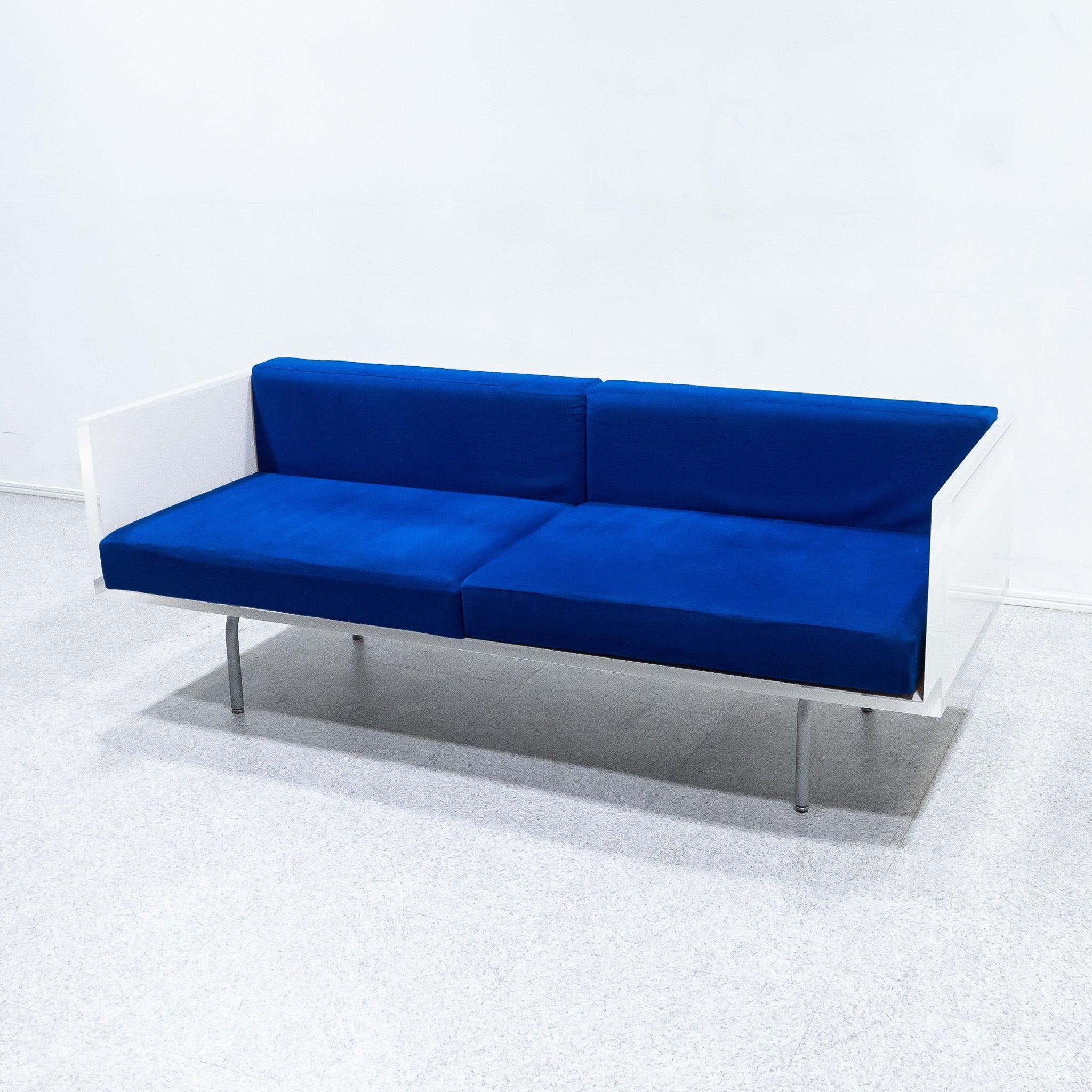 Cassina ixc. / AQUA CUBE – Back to the Furniture