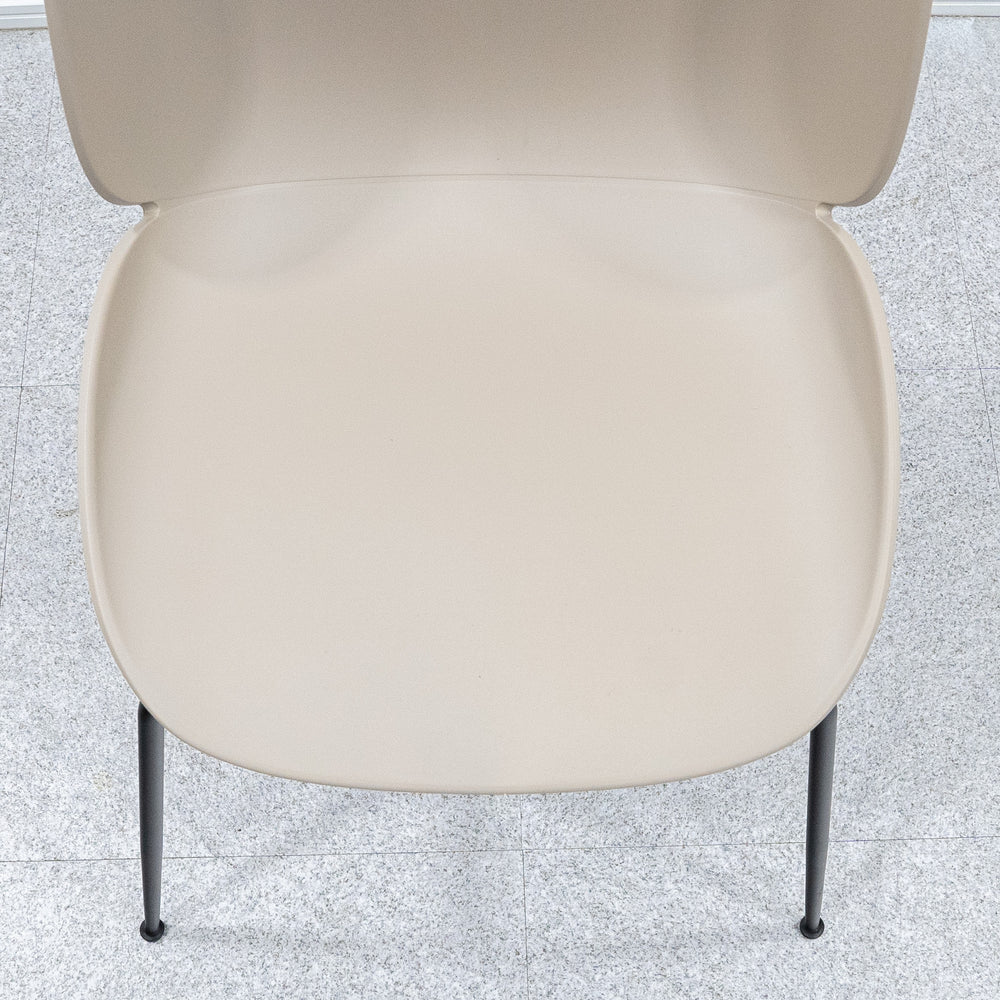 GUBI / Beetle Dining Chair Un-Upholstered