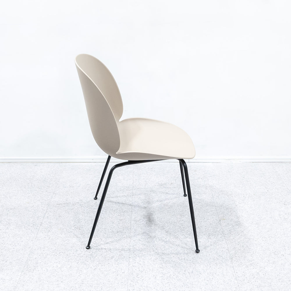 GUBI / Beetle Dining Chair Un-Upholstered