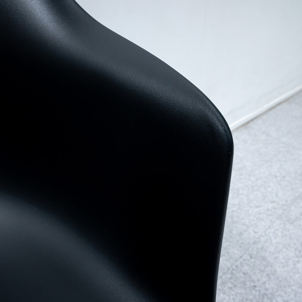 GUBI / Bat Dining Chair