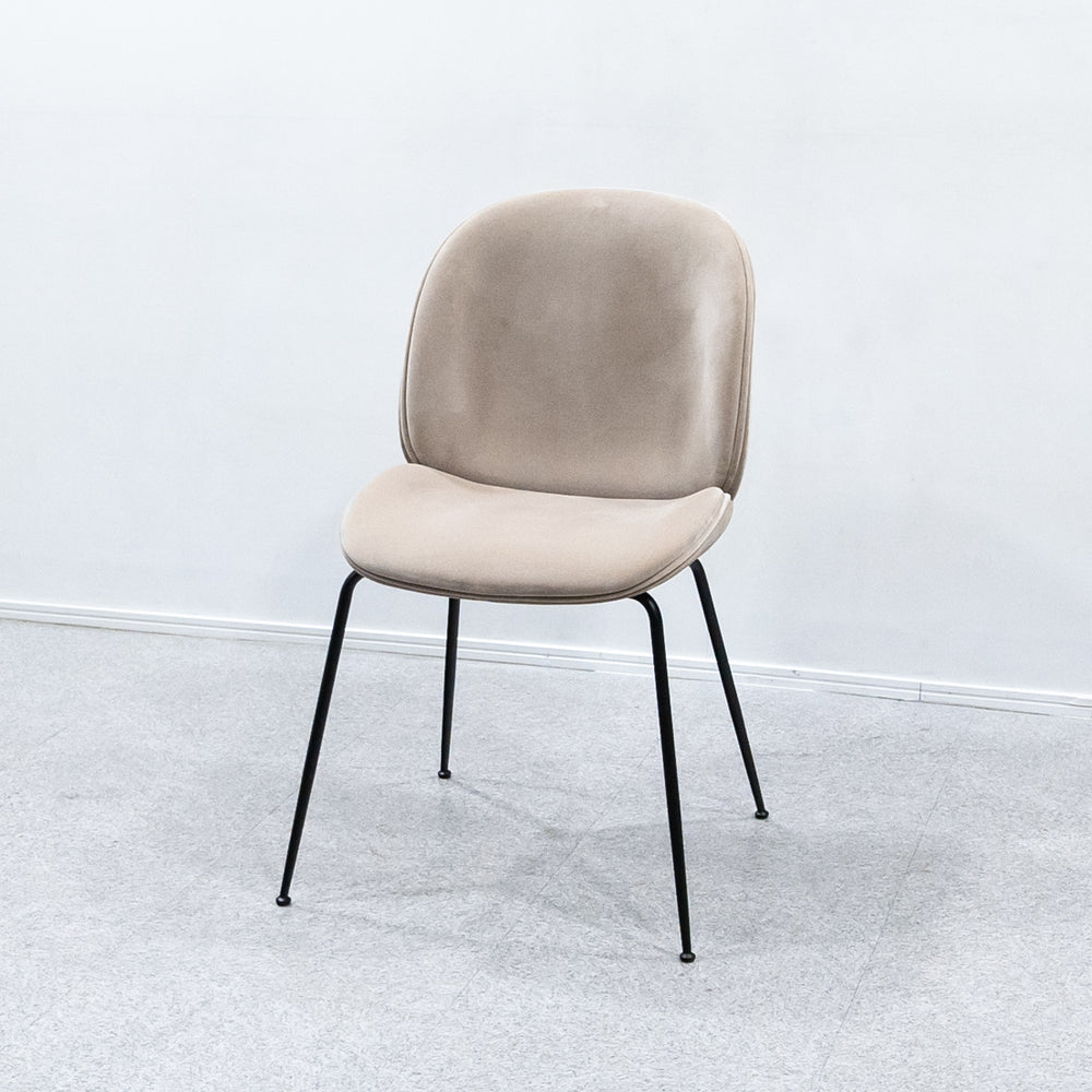 GUBI / Beetle Dining Chair Fully Upholstered