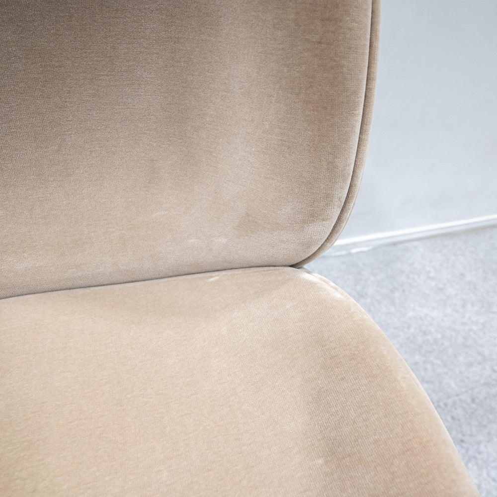 GUBI / Beetle Dining Chair Fully Upholstered