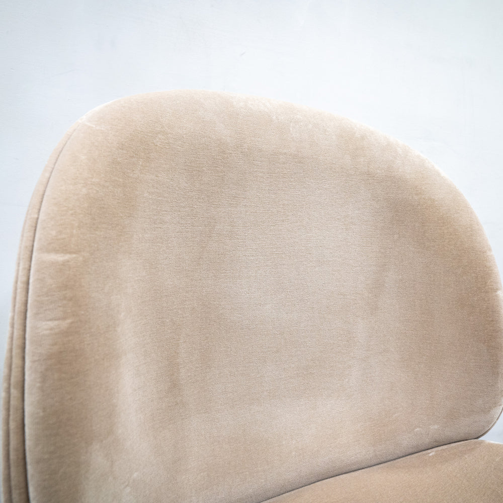 GUBI / Beetle Dining Chair Fully Upholstered