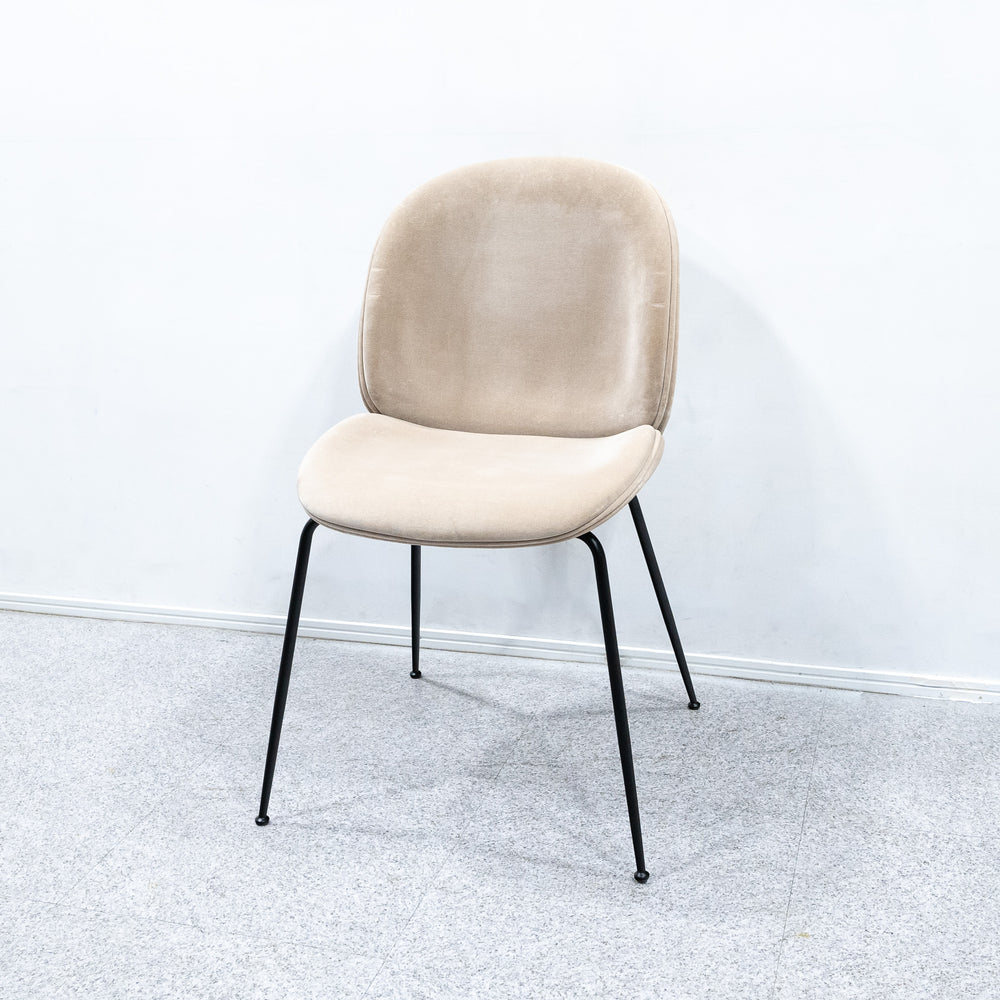 GUBI / Beetle Dining Chair Fully Upholstered
