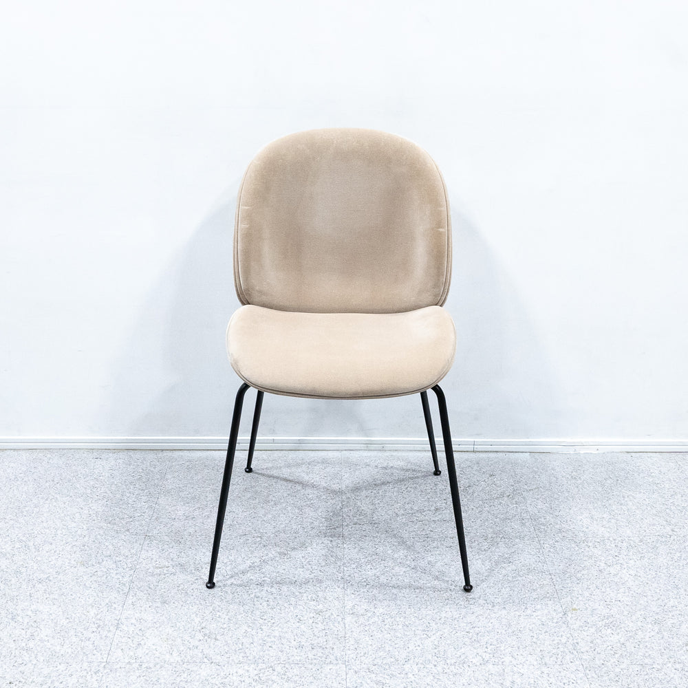 GUBI / Beetle Dining Chair Fully Upholstered