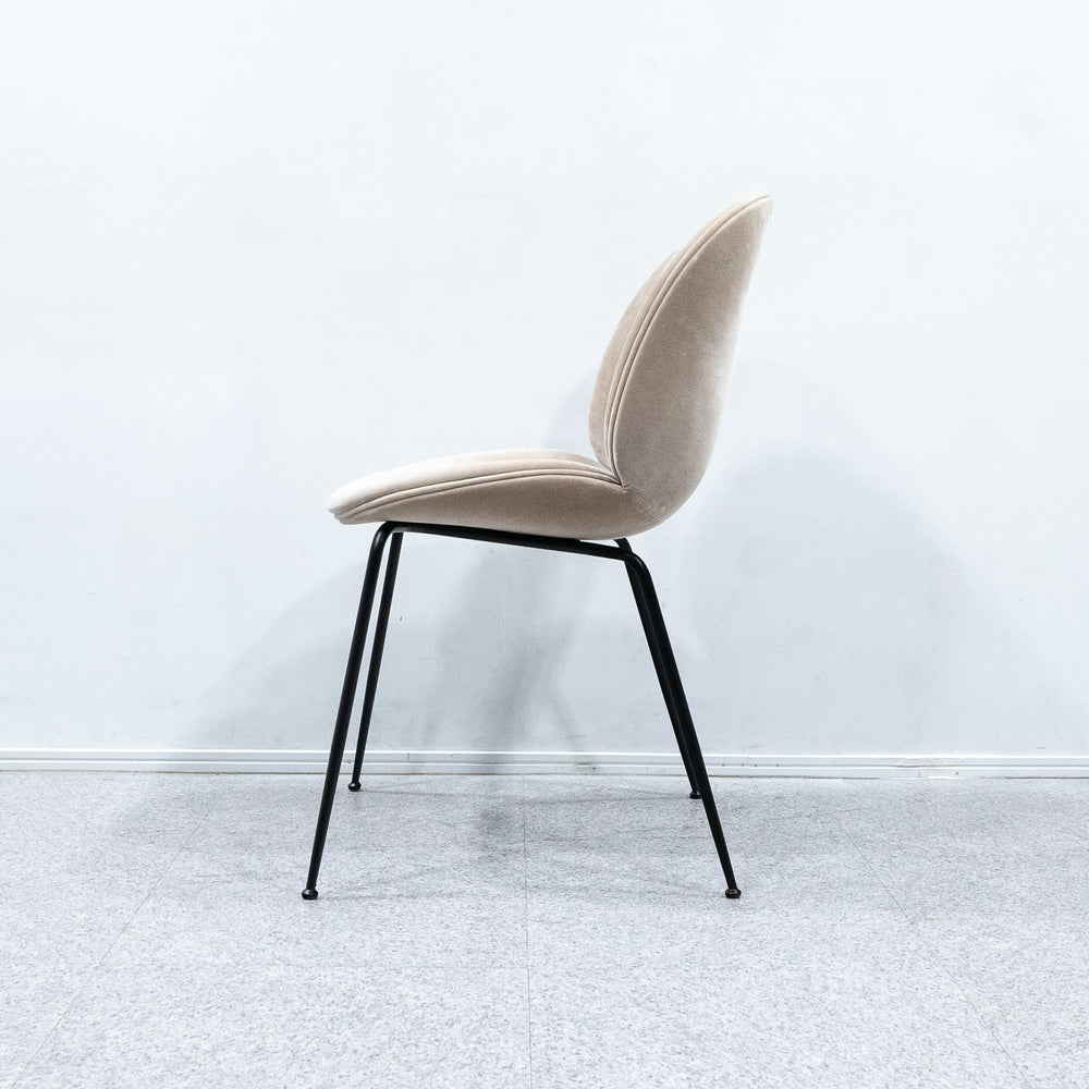 GUBI / Beetle Dining Chair Fully Upholstered