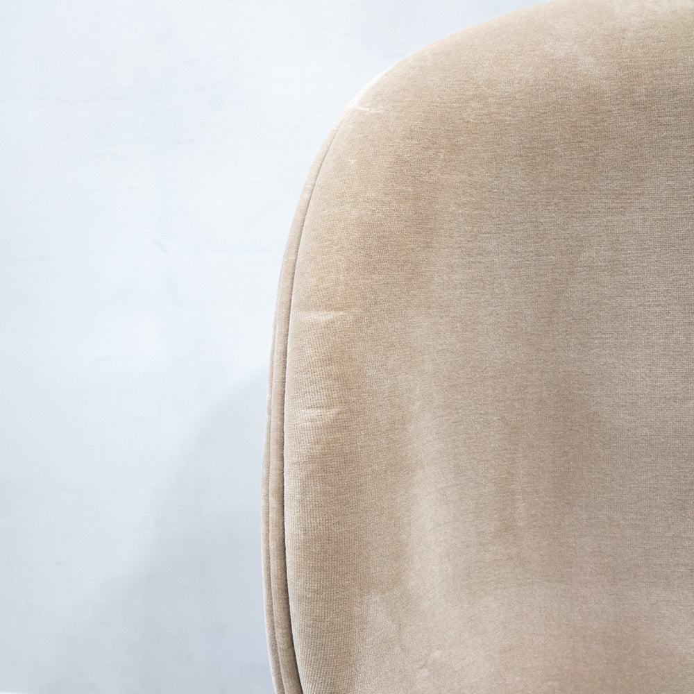 GUBI / Beetle Dining Chair Fully Upholstered