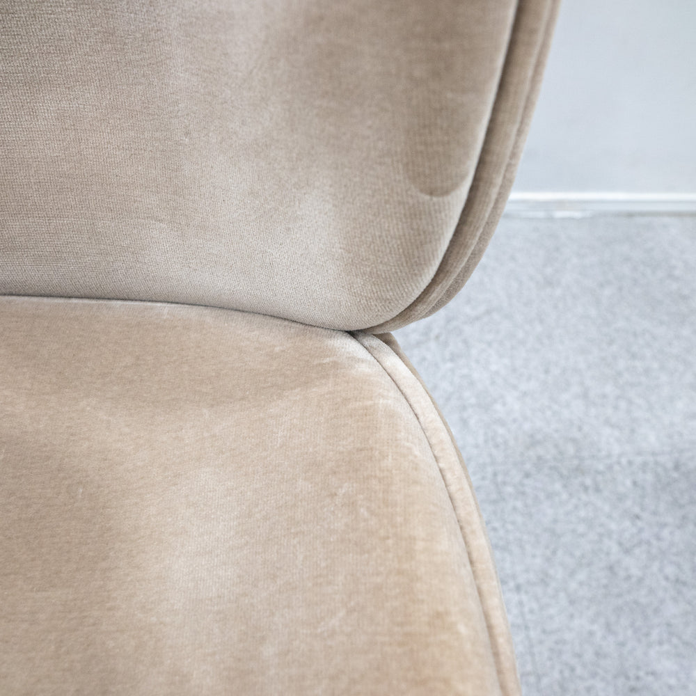 GUBI / Beetle Dining Chair Fully Upholstered