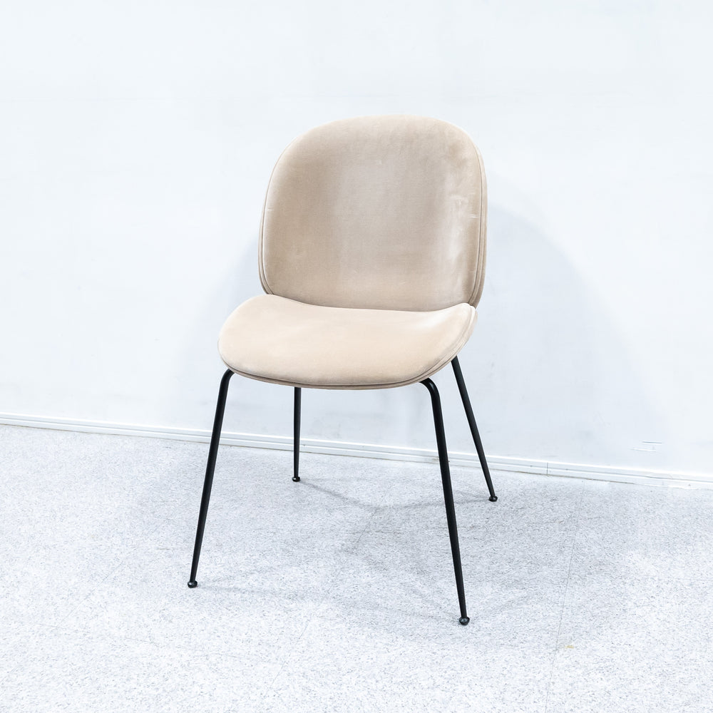 GUBI / Beetle Dining Chair Fully Upholstered