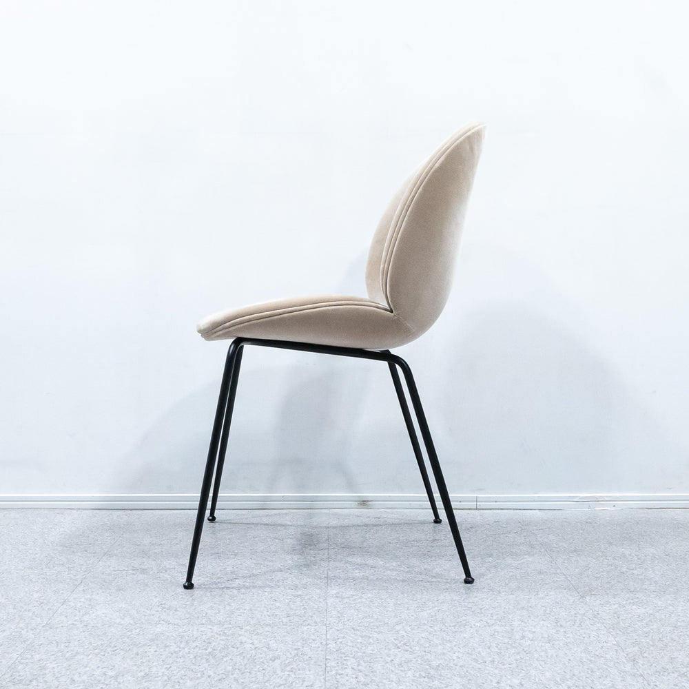 GUBI / Beetle Dining Chair Fully Upholstered