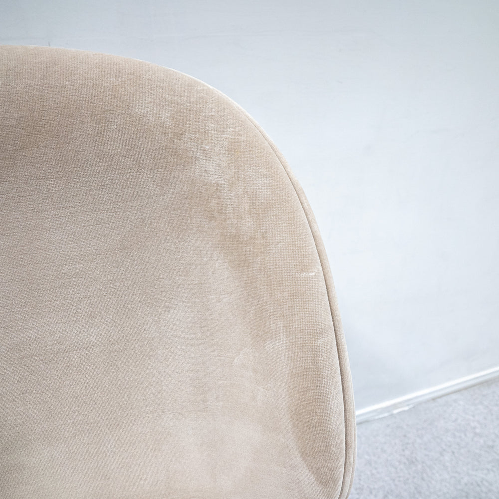 GUBI / Beetle Dining Chair Fully Upholstered