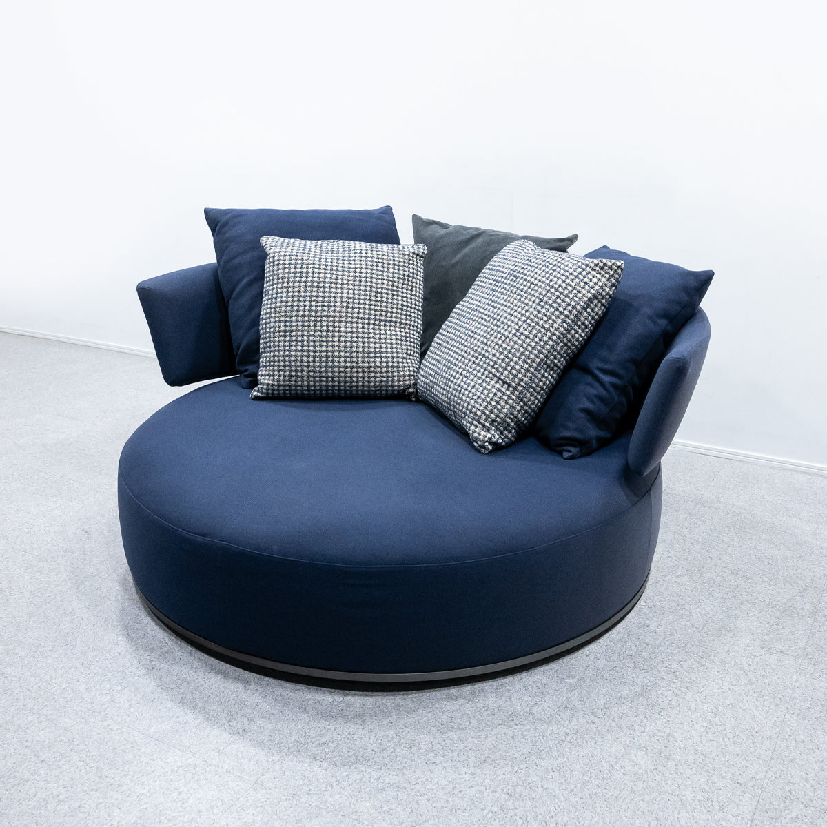 B&B ITALIA MAXALTO / Amoenus – Back to the Furniture