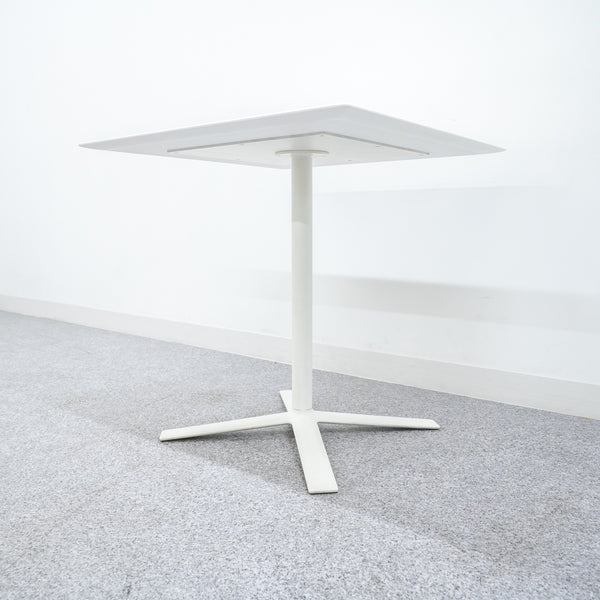 Cassina ixc. / FLOW