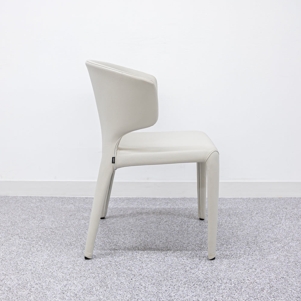 Cassina / 367 HOLA