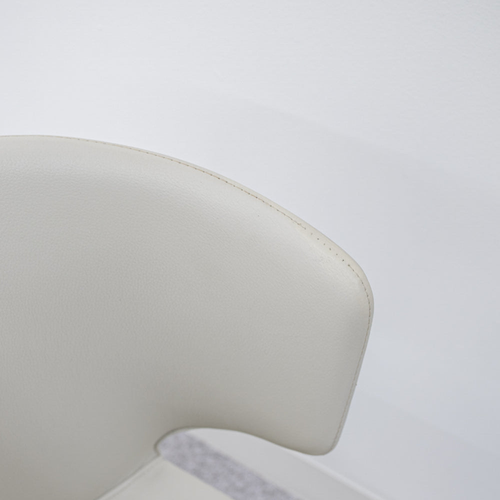 Cassina / 367 HOLA
