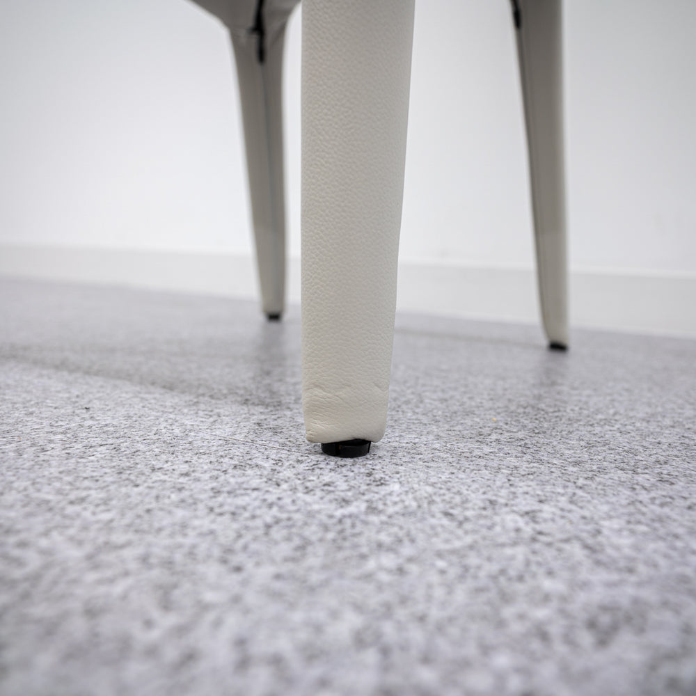 Cassina / 367 HOLA
