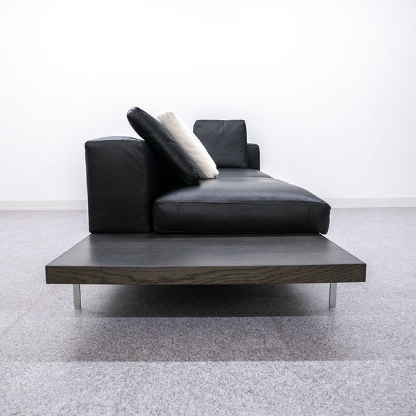 B&B ITALIA / DOCK