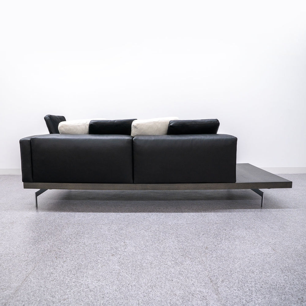 B&B ITALIA / DOCK
