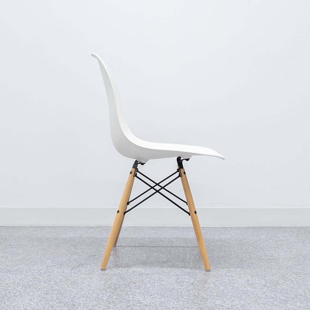 Herman Miller / Eames Plastic Side Shell Chair