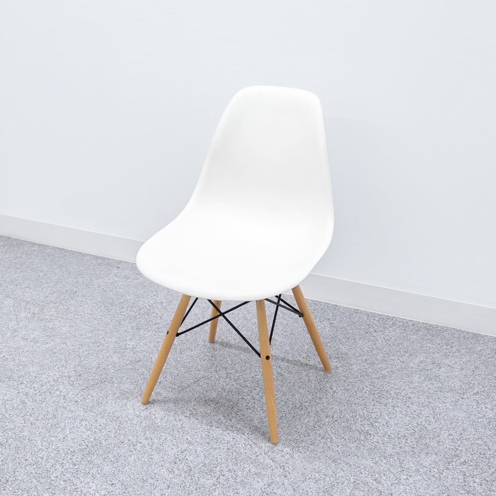 Herman Miller / Eames Plastic Side Shell Chair