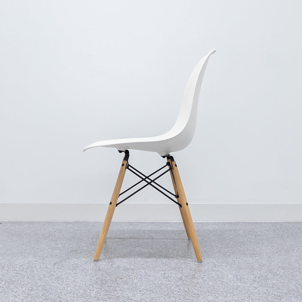 Herman Miller / Eames Plastic Side Shell Chair