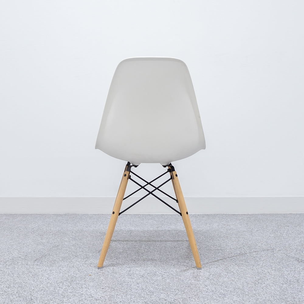 Herman Miller / Eames Plastic Side Shell Chair