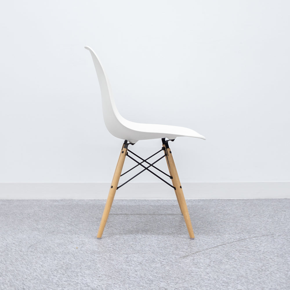 Herman Miller / Eames Plastic Side Shell Chair