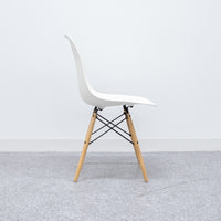 Herman Miller / Eames Plastic Side Shell Chair