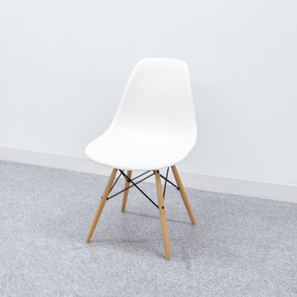 Herman Miller / Eames Plastic Side Shell Chair