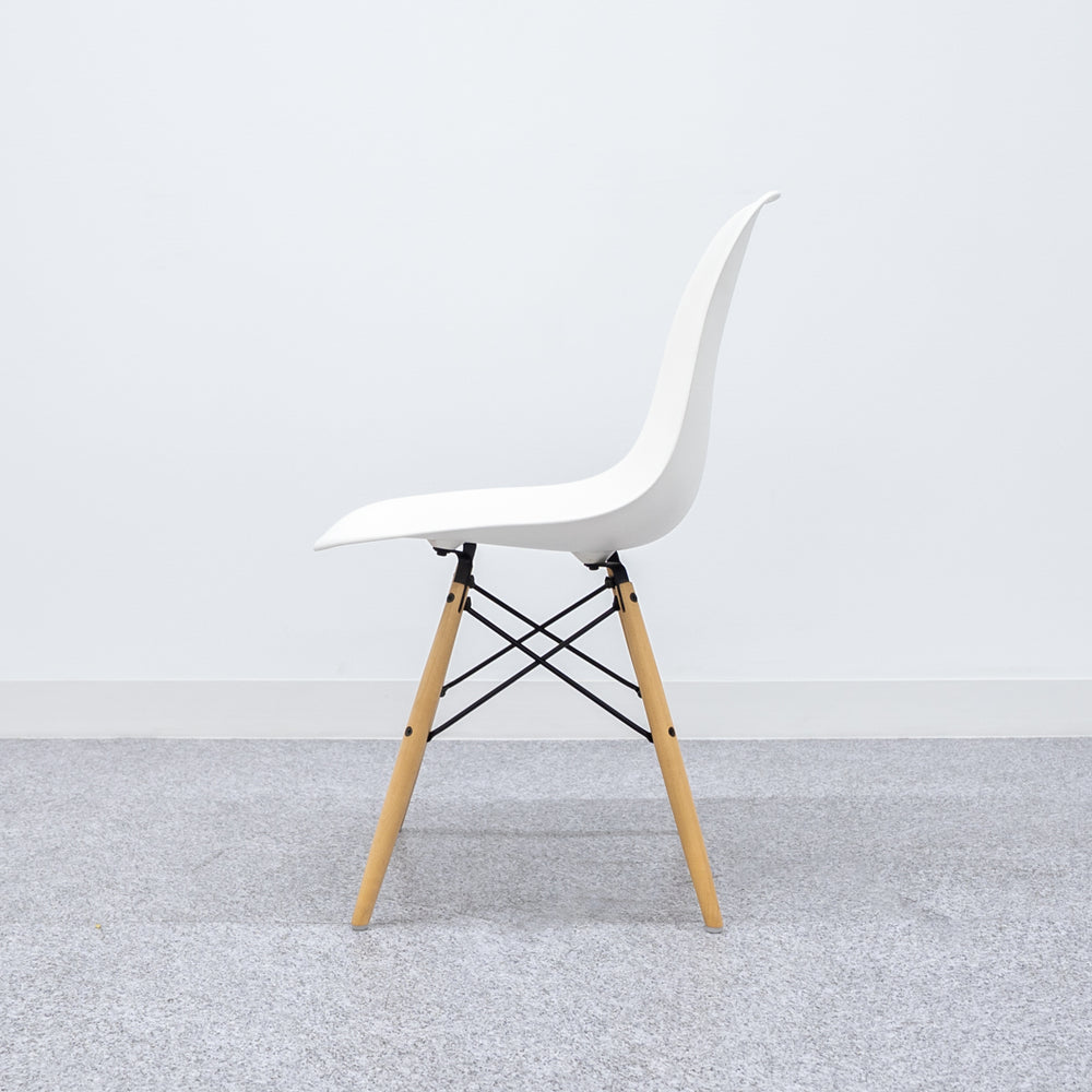 Herman Miller / Eames Plastic Side Shell Chair