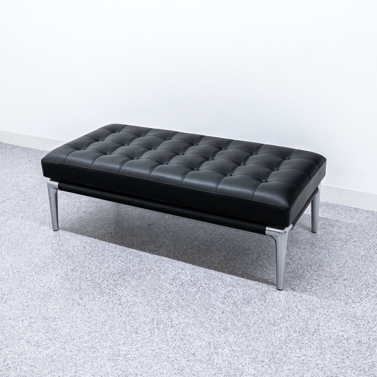 Cassina / L26 VOLAGE – Back to the Furniture