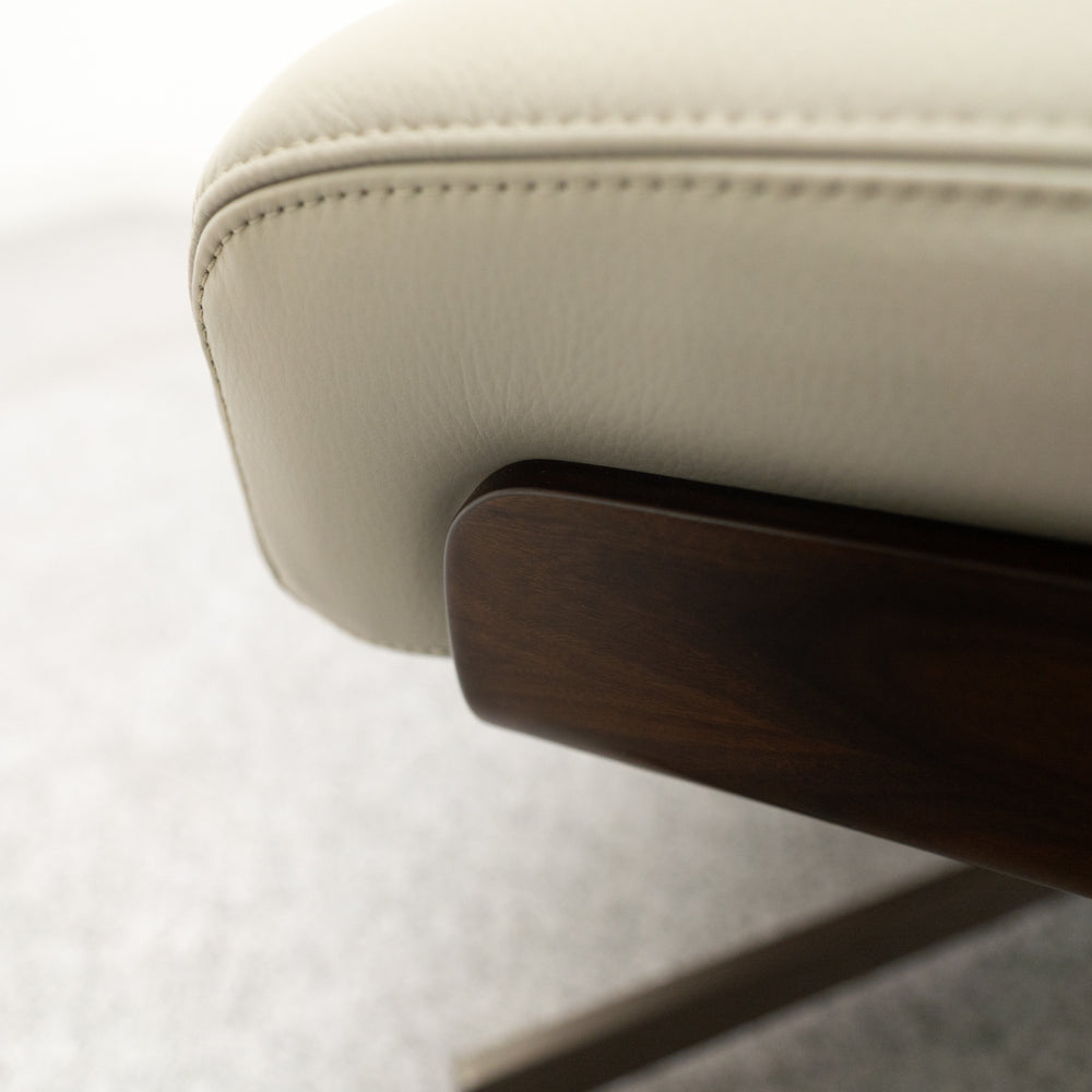 Minotti / DAIKI STUDIO Lounge Armchair & Footstool / ミノッティ