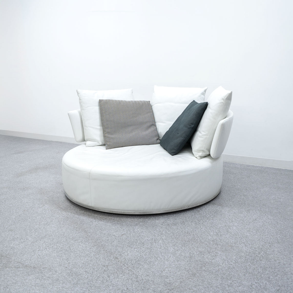 B&B ITALIA MAXALTO / Amoenus – Back to the Furniture