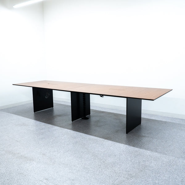 Cassina ixc. / AIR FRAME 3015 conference table