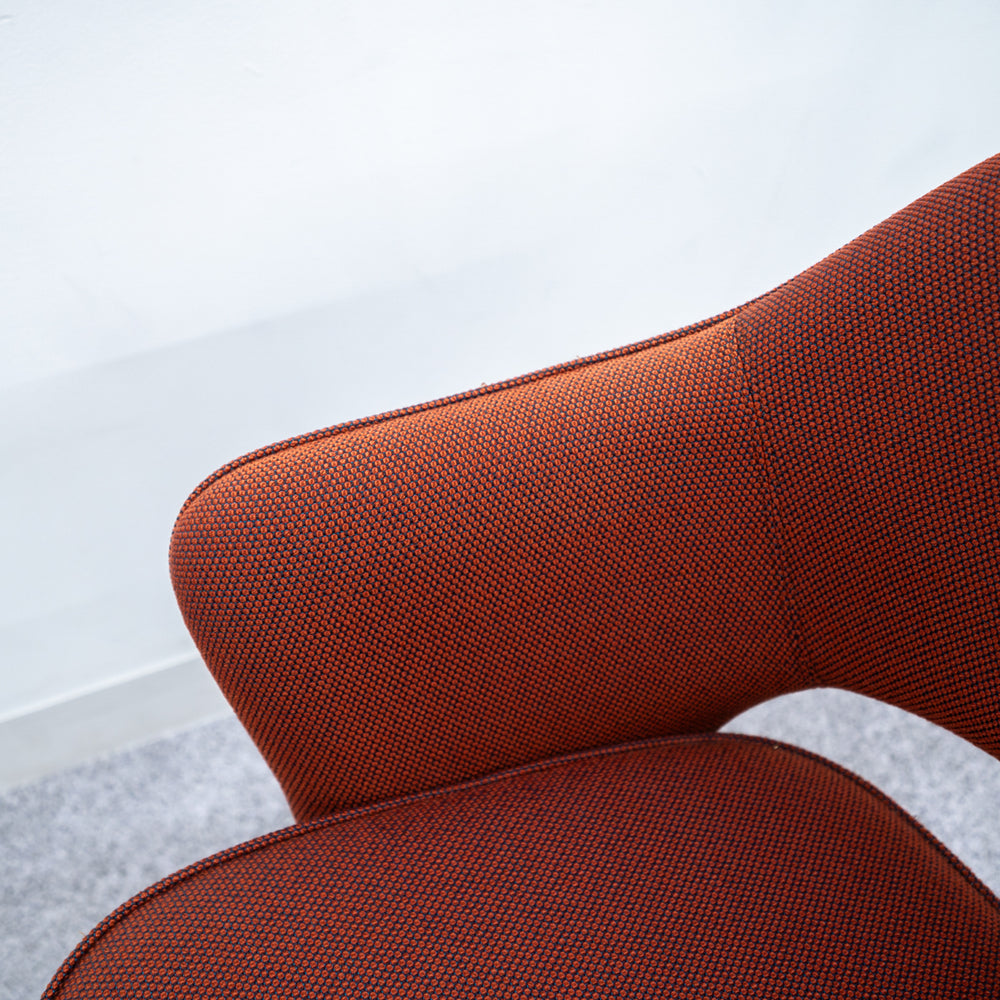 Knoll / Saarinen Collection Conference Arm Chair