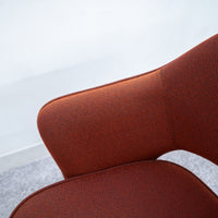 Knoll / Saarinen Collection Conference Arm Chair