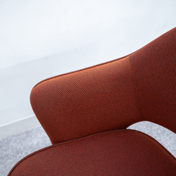 Knoll / Saarinen Collection Conference Arm Chair