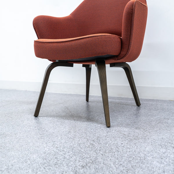 Knoll / Saarinen Collection Conference Arm Chair