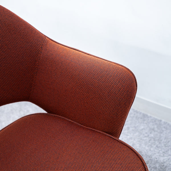 Knoll / Saarinen Collection Conference Arm Chair