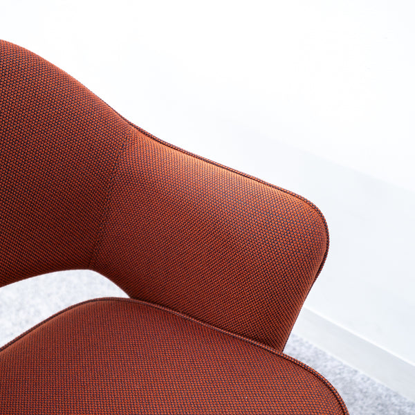 Knoll / Saarinen Collection Conference Arm Chair