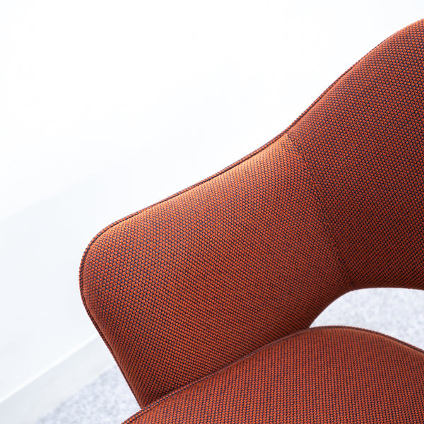 Knoll / Saarinen Collection Conference Arm Chair