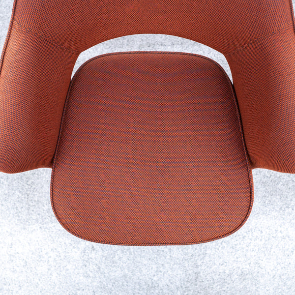 Knoll / Saarinen Collection Conference Arm Chair