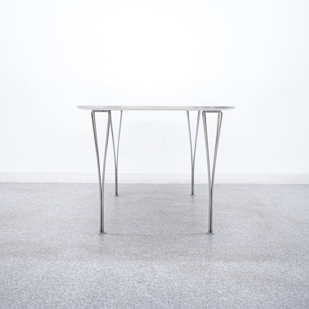 FRITZ HANSEN / Superellipse