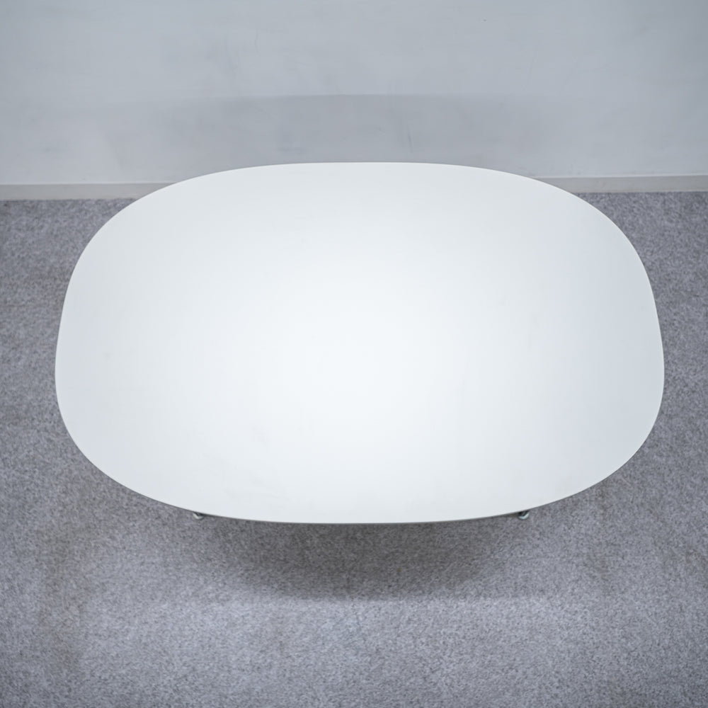 FRITZ HANSEN / Superellipse